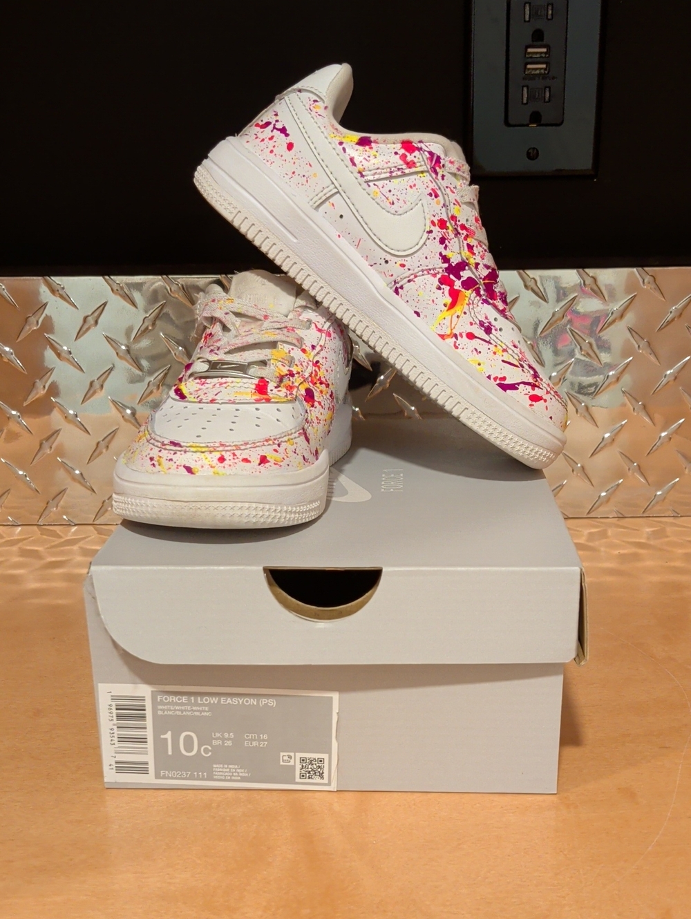 Nike Kids White Paint-Splash Low-Top Sneakers with Pink & Yellow Accents